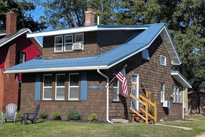 Image de Charming Relaxing Cottage, 2 minutes from Lake Shore Park Beach and Fishing