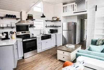 Image de Salt and Pepper at In The Pines Pr6264