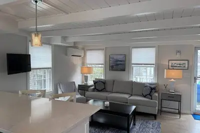 Image de The best location Downtown Nantucket Condo minutes from Ferries.