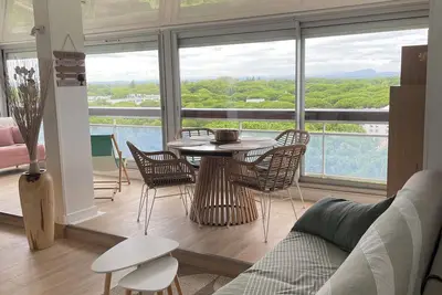 Image de Studio unique par sa vue panoramique situé en centre ville et à 5 mn de la mer