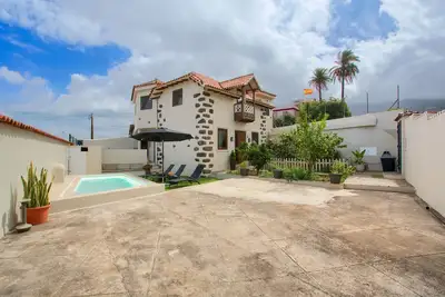 Image de Vacances à la 'Casa Cucos' avec vue sur la montagne, balcon et Wi-Fi