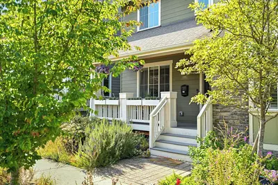 Image de Cozy Fountain District Townhouse w/ Fireplace | Near Mt. Baker & Lake Whatcom