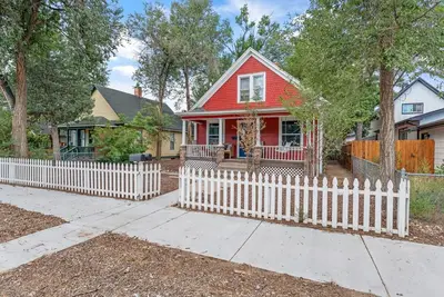 Image de The Corona Lookout | Charming Attic Apartment in Historic Home