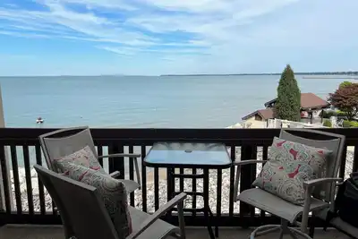 Image de Beautiful 8 Island View Condo In A Gated Community On Lake Erie Fully Remodeled