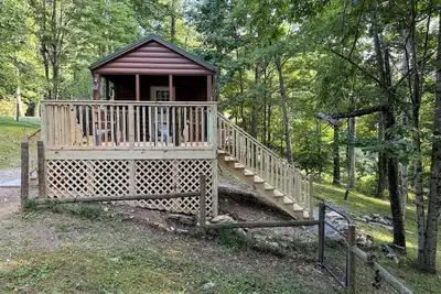 Image de A Tiny Slice of Heaven in Boone is a charming retreat nestled in the mountains.