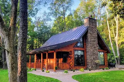 Image de Cozy 2-bedroom cabin in near Gambier, peaceful woodland setting