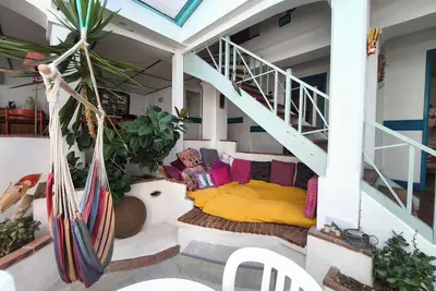 Image de Villa spacieuse avec piscine et vue sur la mer