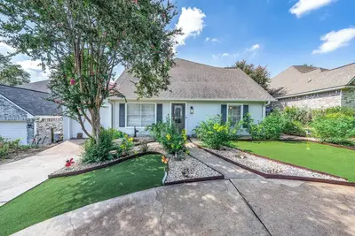 Image de Unwind on the Deck - Steps from the Lake!