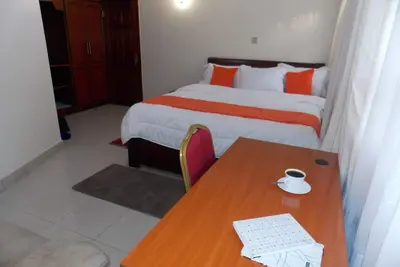 Image de Spacious 8-bedroom house in delightful Pridelands with fitness room