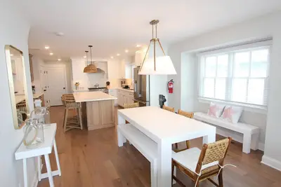 Image de Avalon 5 Bedroom Oasis with a Pool