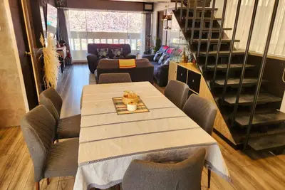 Image de Beautiful Duplex - City View (Parking included - pet friendly)