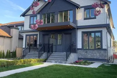 Image de 3 bed all with ensuite, free parking, minutes to downtown, airport