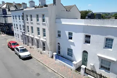 Image de Charming 3 bedroom Seaside retreat, family and pet friendly by Eastbourne Beach.