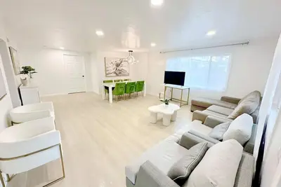 Image de 2 Acre Private Land - Peaceful 3br Right Duplex - Single Level