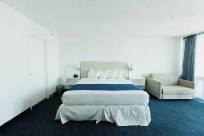 Image de Island Escape • Ocean Breezes + A/C Comfort