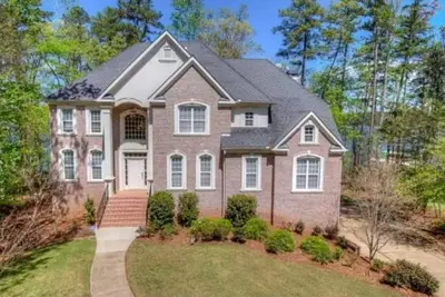Image de Spacious 4-bedroom Lake Front home in charming Eatonton.