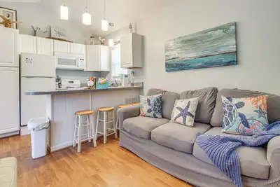 Image de 3 Mi to Icw: Coastal Carolina Home w/ Pool Access