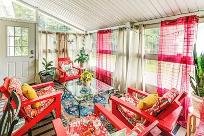 Image de Family-Friendly Home w/ Furnish Patio in Crystal!