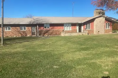 Image de Beautiful home, huge  kitchen, strong Wi-Fi, lots of room, plenty of parking