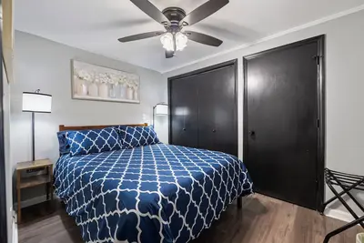 Image de “Lower Magnolia”- High Quality Mattress & Pillows, Fully stocked, Great Deal!