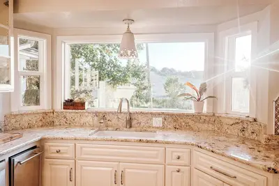 Image de Spacious farmhouse in close proximity to vineyards; great for large groups