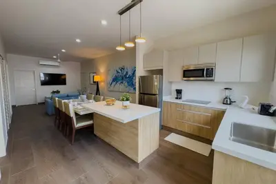 Image de Modern 3 bdrm Condo in Golden Zone