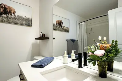 Image de Heartland & Co. / Family Home/Banff & Calgary