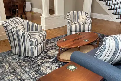 Image de Historic Madison Retreat – New Furnishings, Walk to Shops & Riverfront