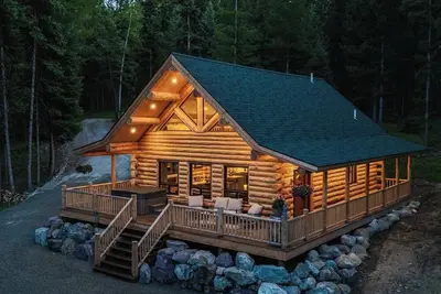 Image de Beautiful Log Cabin in Mountains Near Glacier Park