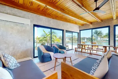 Image de Tranquil bay-view villa with private plunge pool, open layout & breezy deck