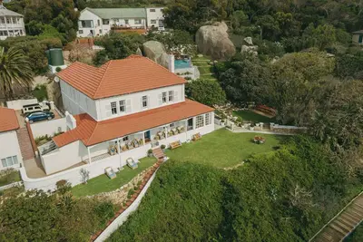 Image de Penguin House\n\nA heritage home by the sea, with penguins for neighbours