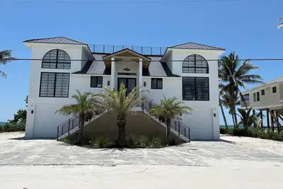 `Dreamy Beachfront Getaway! `