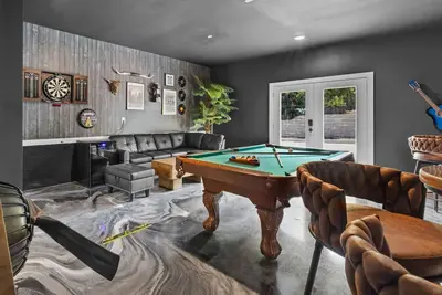 Image de Bachelor’s Dream Pad - 4br w/ Game Room & Rooftop!