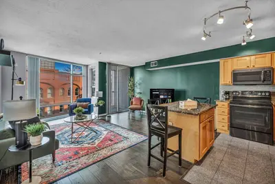 Image de Downtown Getaway, Free Parking, 24/7 Hour Gym