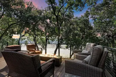 Image de Lake House With Year Round Views