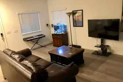 Image de Charming 3-bedroom Smart home in Sacramento with Ac, sleep number in Master