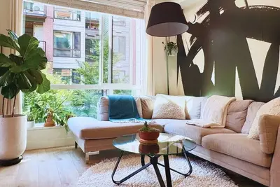 Image de North Vancouver Winter Retreat | Ski, Work & Relax