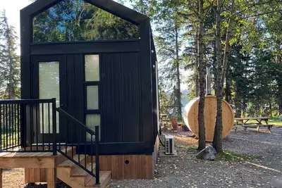 Image de River North HardTop:  modern, decked-out cabin w/private sauna, & river view