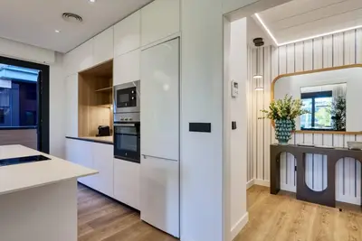 Image de 2br/2ba Apt, 4th Floor, Balcony, Workspace & Parking