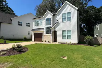 Image de Brand New Luxury Home • 4br/3ba • Minutes to Uptown