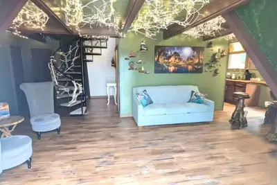 Image de Unique Enchanted Forest Villa - Cozy, Family & Pet-Friendly, Walk to Beach/Town