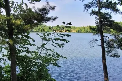 Image de Welcoming & updated Lakefront cabin with Ac in Turtle Lake - 2 bedrooms
