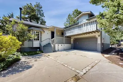 Image de New! Rock Manor-Snowbowl/Golf/Fireplace!