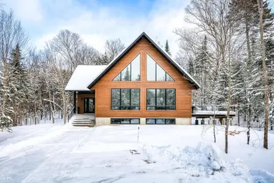 Image de Modern Chalet 1. 2km to Tremblant`s North Side!