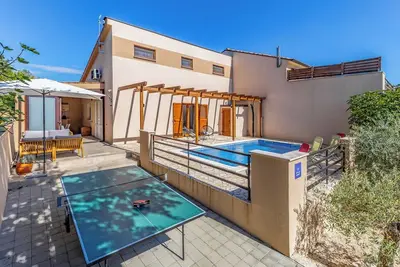 Image de Soothing villa with swimming pool and sauna