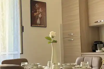 Image de Three-room apartment just a few steps from the beaches in the center of Imperia