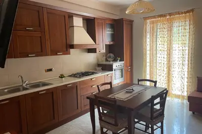 Image de Appartement 'Ce Tour - La Casa del Limone di Nonni' avec Vue sur la Montagne, Wi-Fi et Climatisation