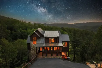 Image de Blackberry Skies ~ Indoor Pool, Hot Tub, Theater & Stunning Mountain Views!