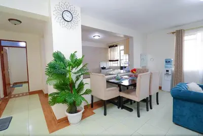 Executive 2br Near Garden City