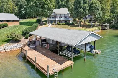 Image de 4 Bedrooms, 4½ Bathrooms, Sleeps 8! Come Visit 'Carter Cook Retreat'!